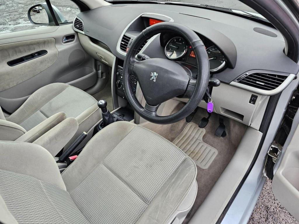 PEUGEOT 207