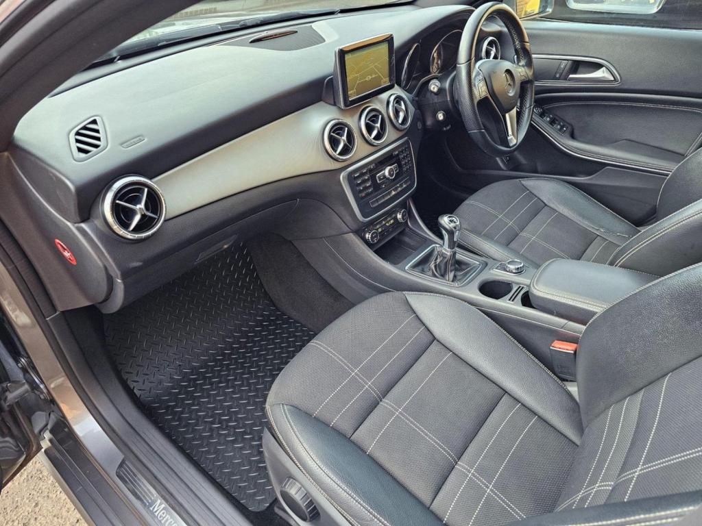 MERCEDES-BENZ CLA