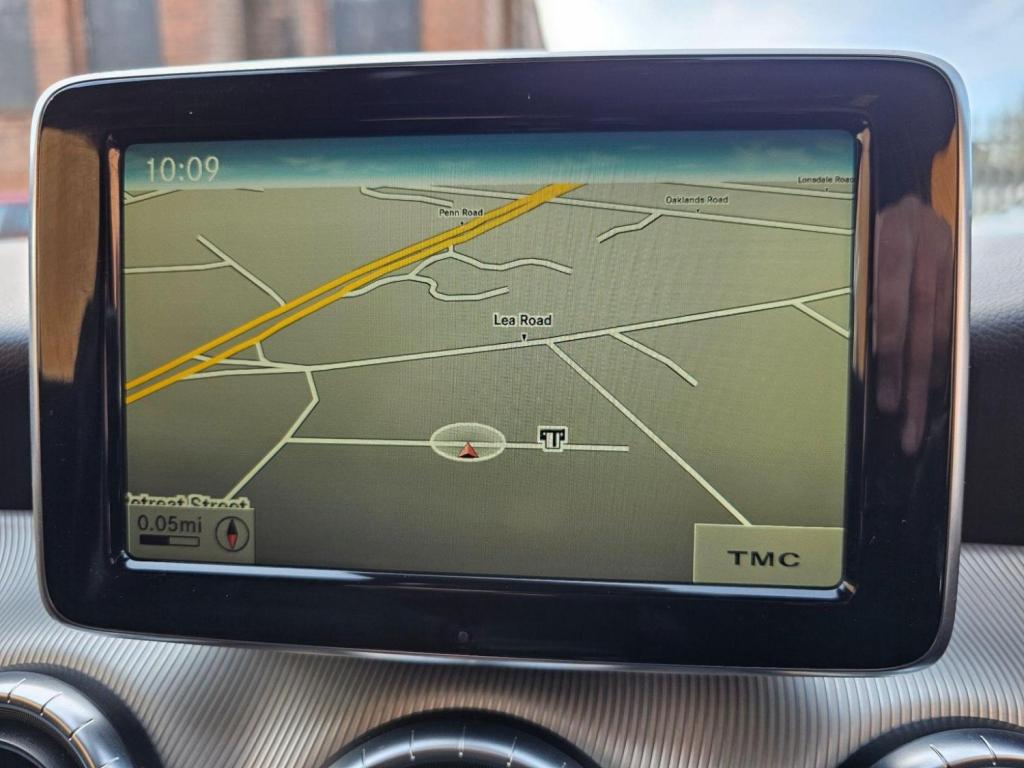 MERCEDES-BENZ CLA