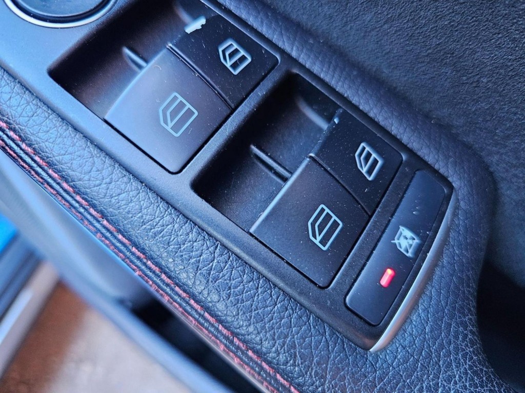 MERCEDES-BENZ GLA CLASS