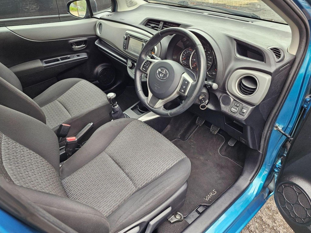 TOYOTA YARIS