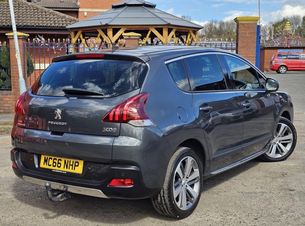 PEUGEOT 3008