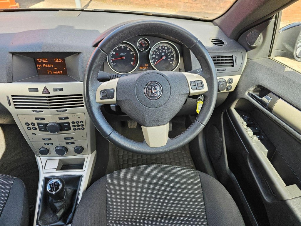 VAUXHALL ASTRA