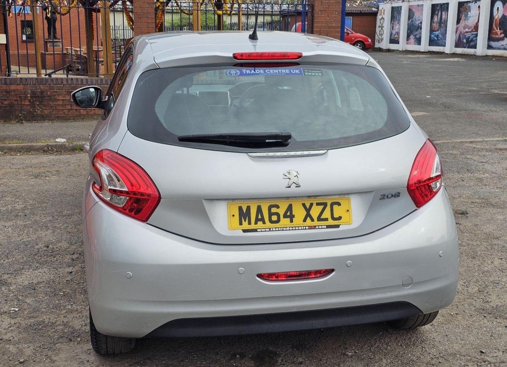 PEUGEOT 208