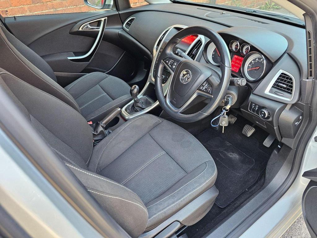 VAUXHALL ASTRA