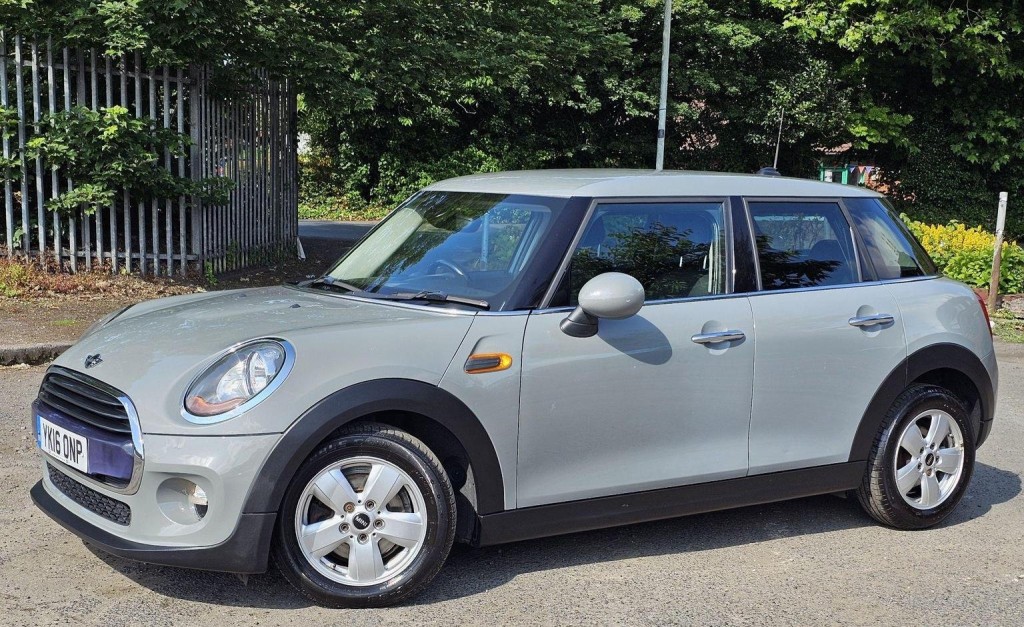 MINI HATCH