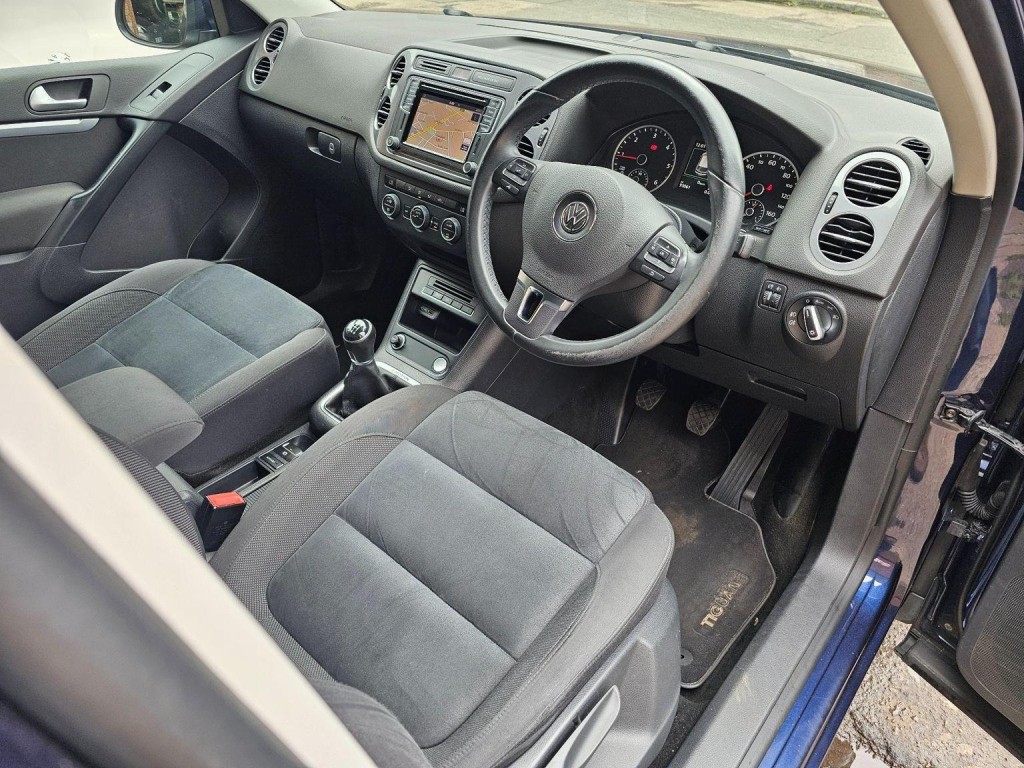 VOLKSWAGEN TIGUAN