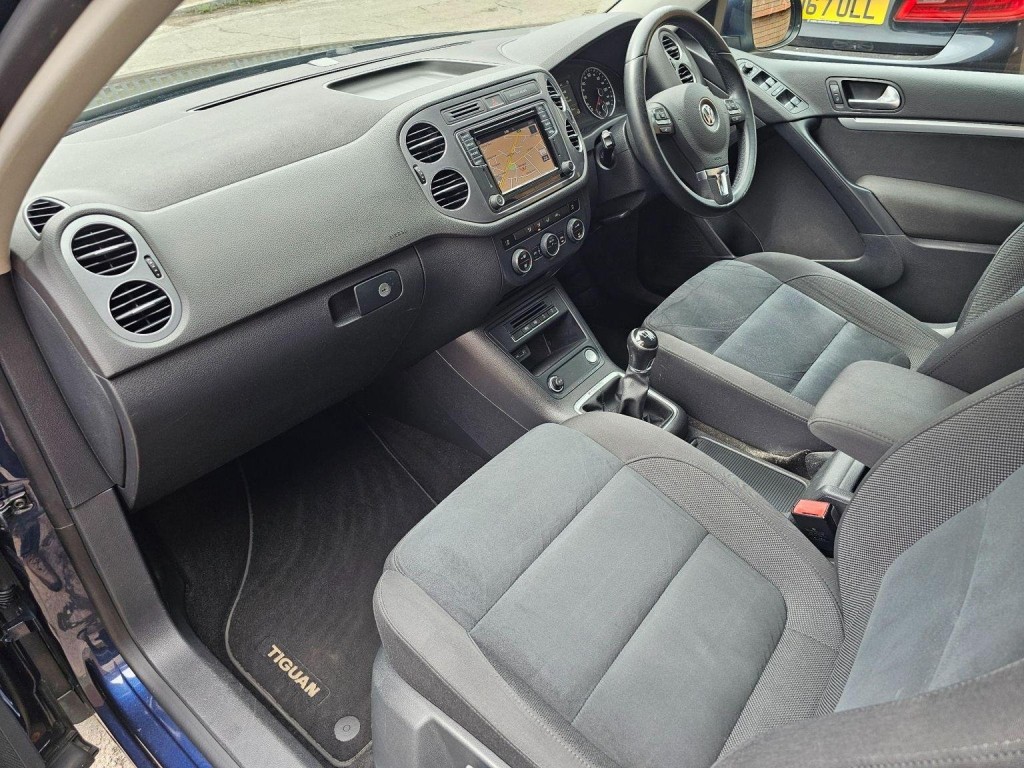 VOLKSWAGEN TIGUAN