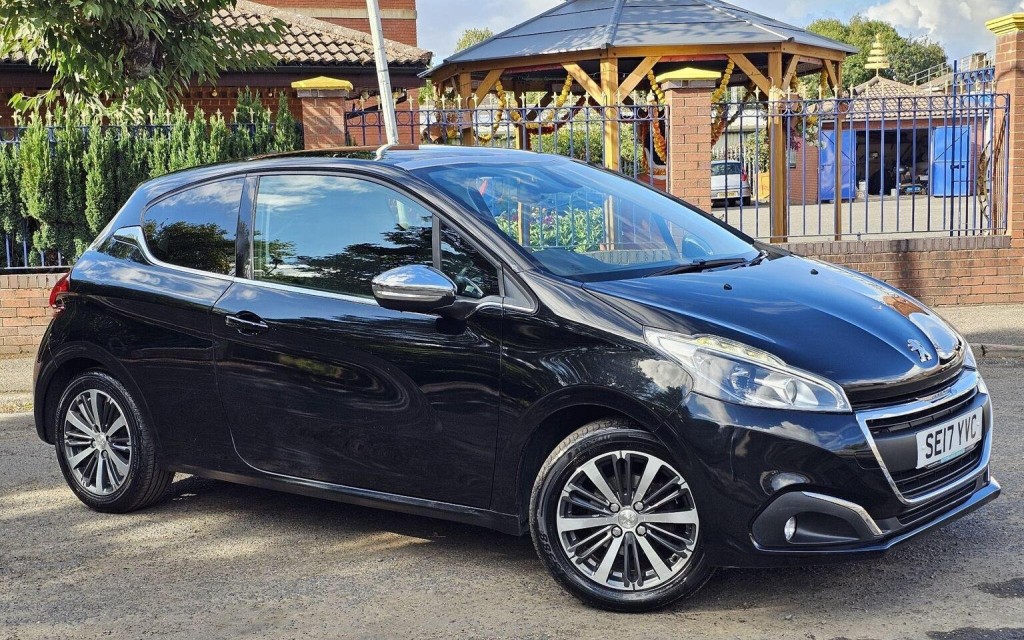 PEUGEOT 208