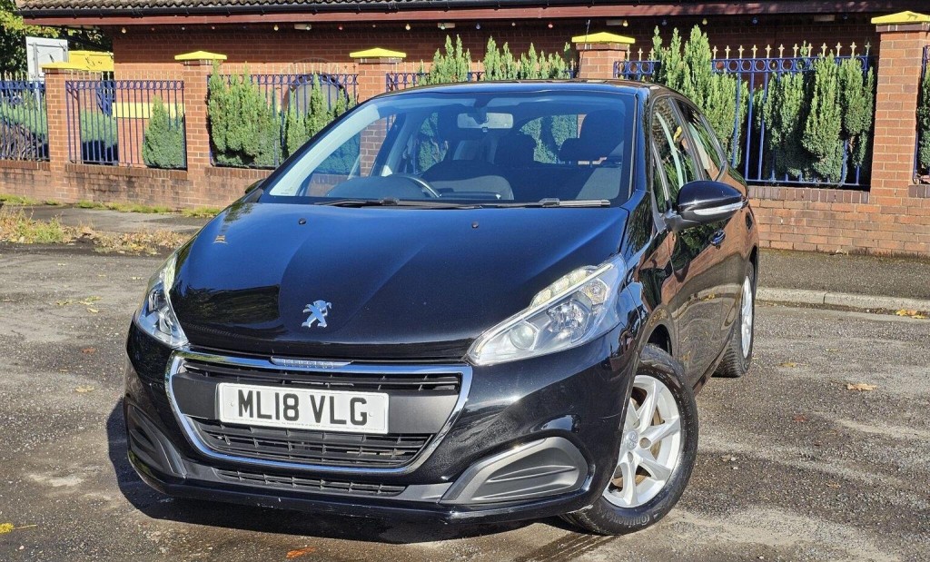 PEUGEOT 208