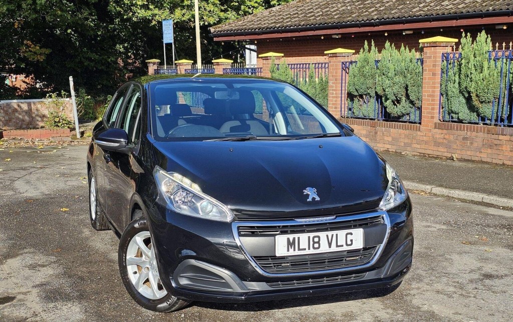 PEUGEOT 208