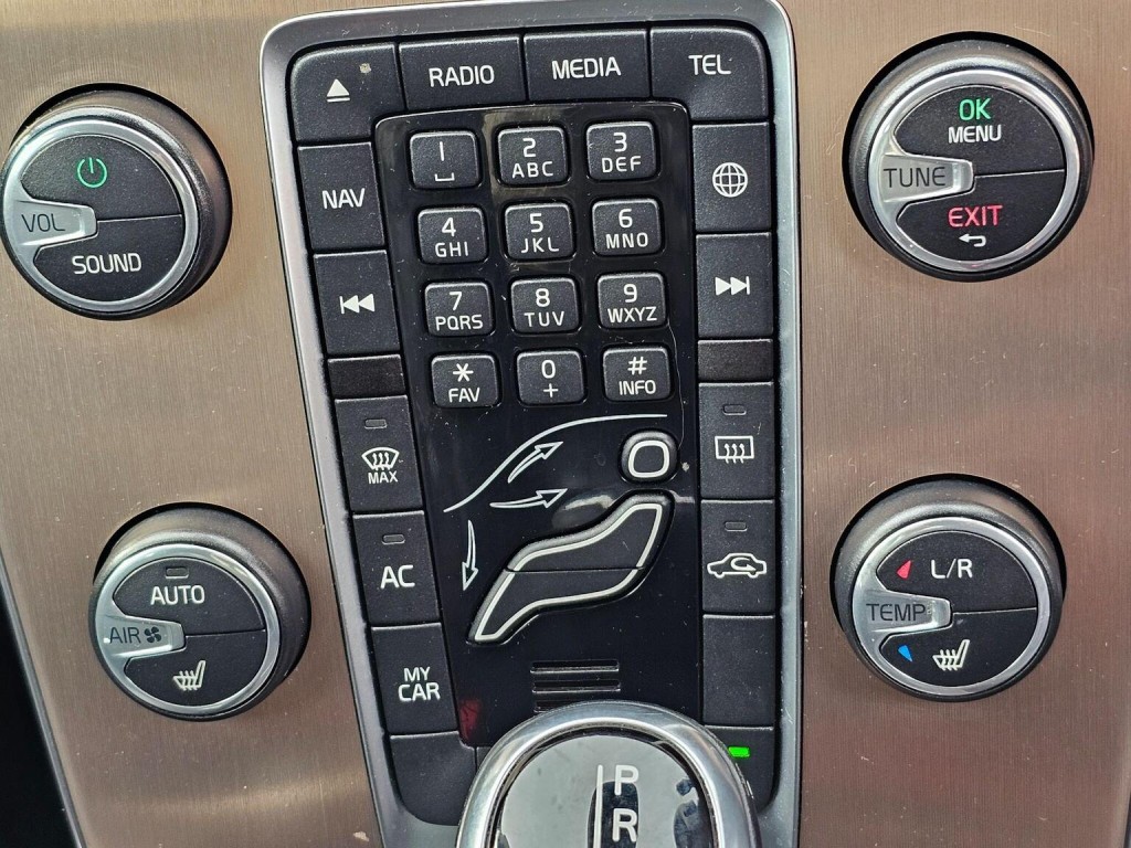 VOLVO V40 CROSS COUNTRY