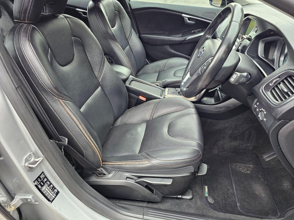 VOLVO V40 CROSS COUNTRY