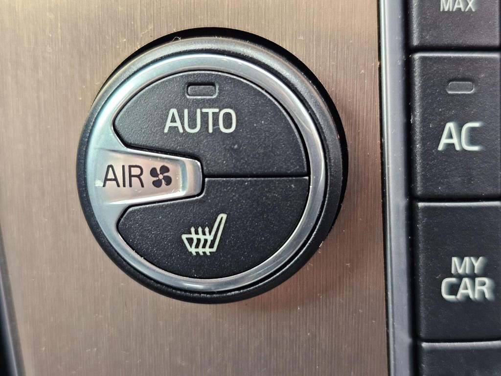 VOLVO V40 CROSS COUNTRY