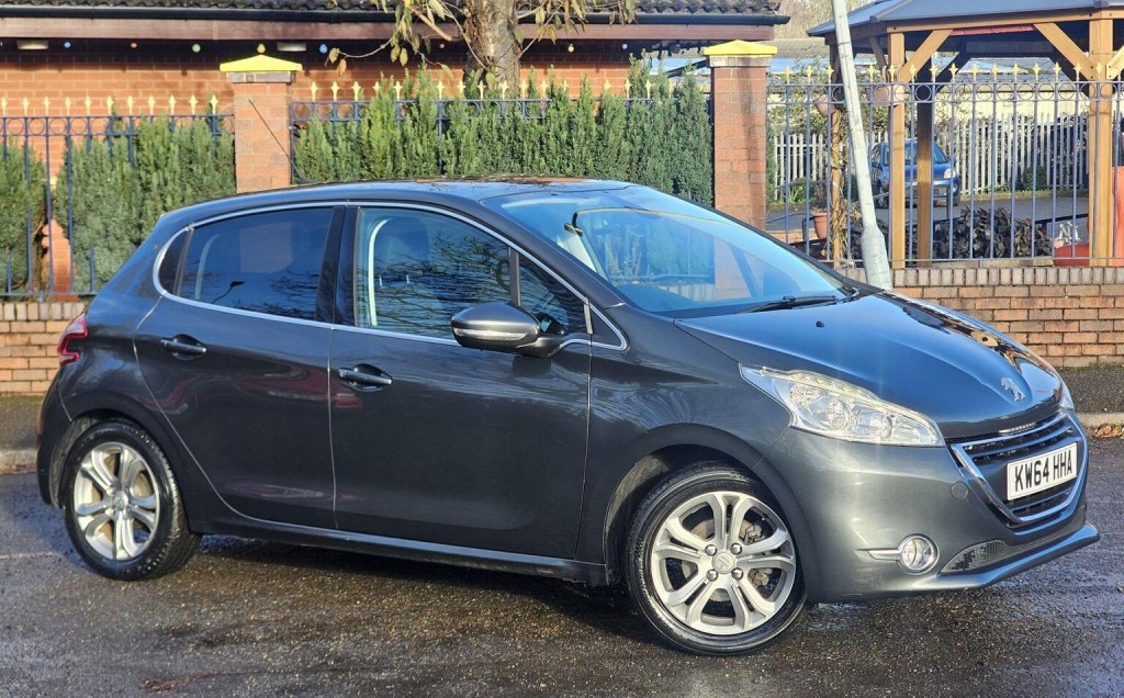 PEUGEOT 208