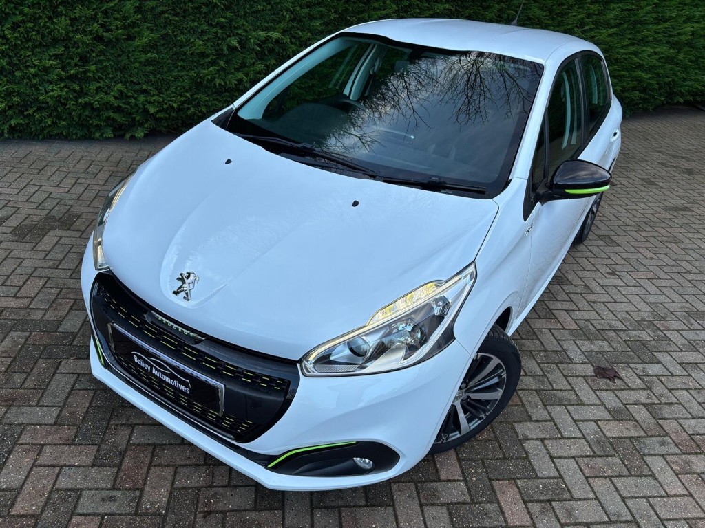 View PEUGEOT 208 1.2 PureTech XS Lime
