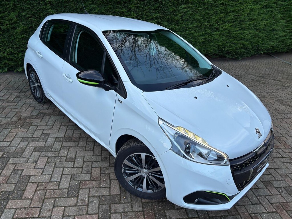 View PEUGEOT 208 1.2 PureTech XS Lime