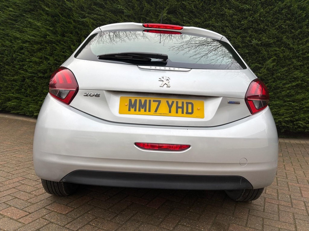 PEUGEOT 208