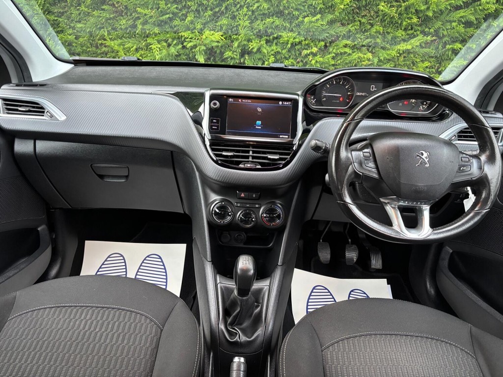 View PEUGEOT 208 1.2 PureTech Active