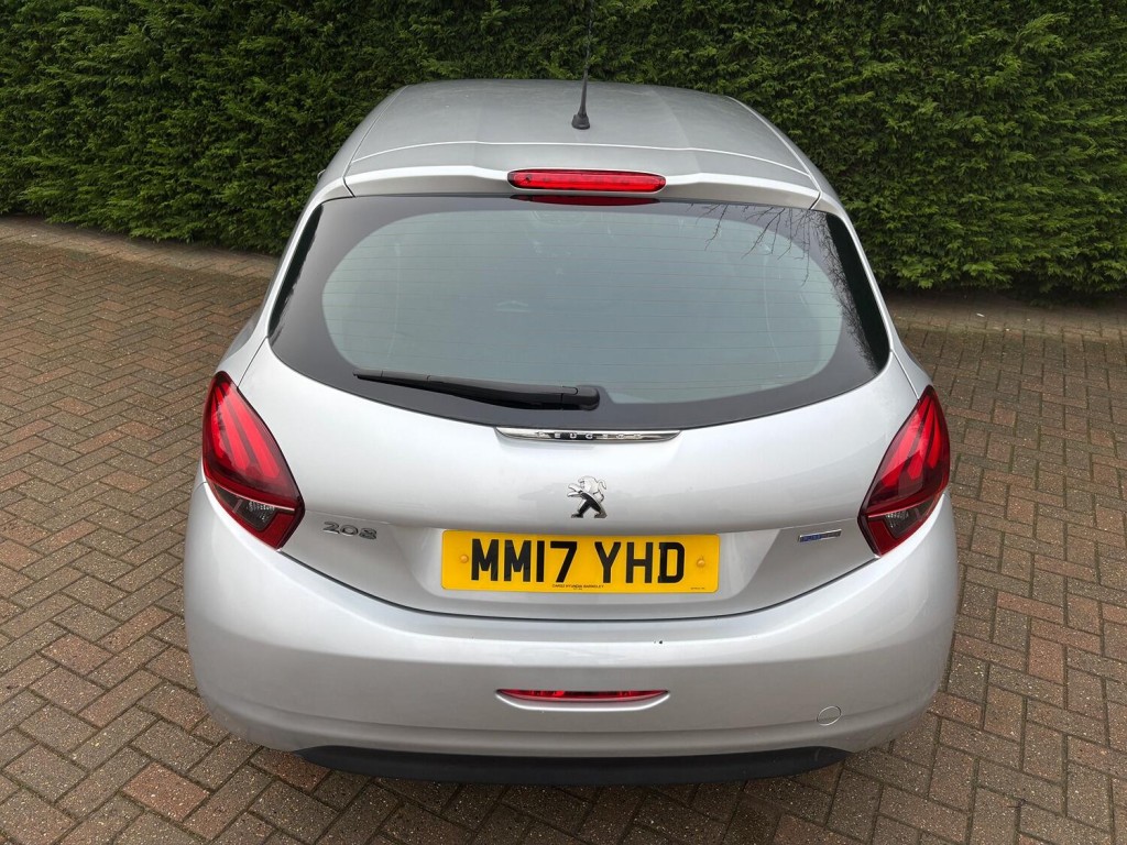 PEUGEOT 208