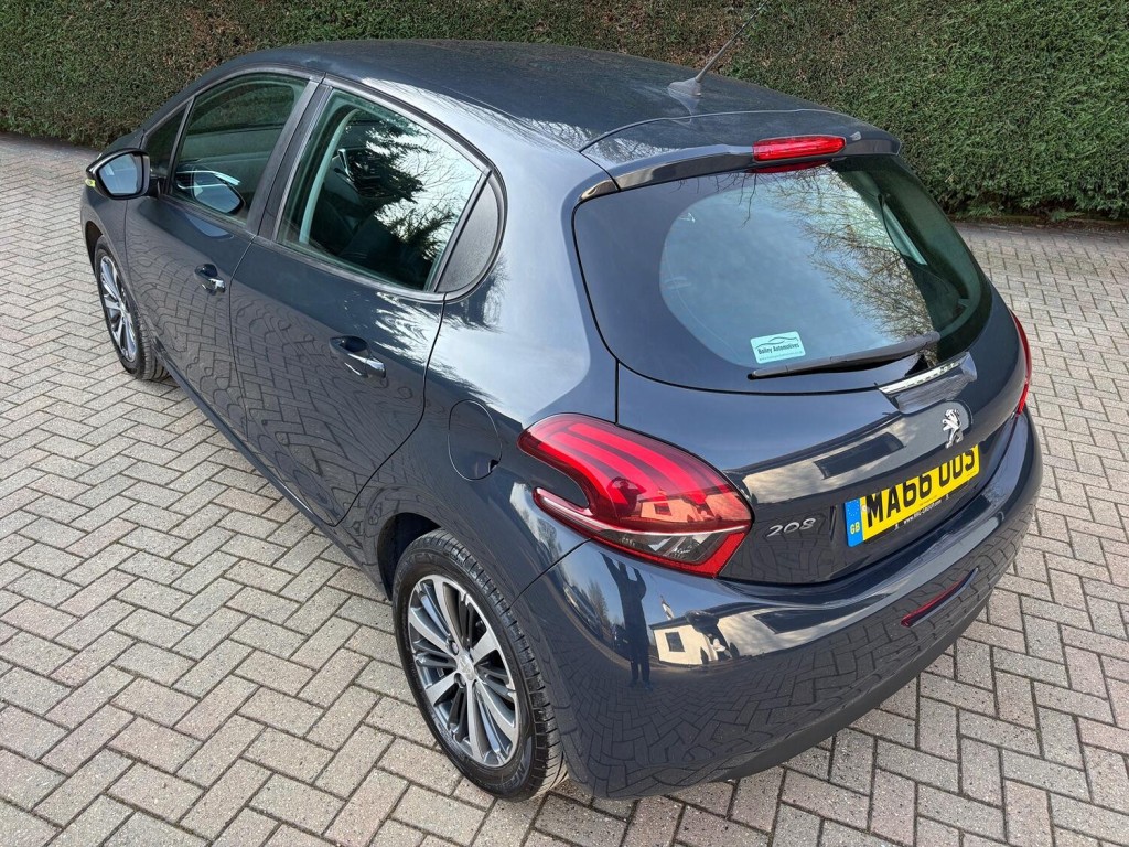 PEUGEOT 208