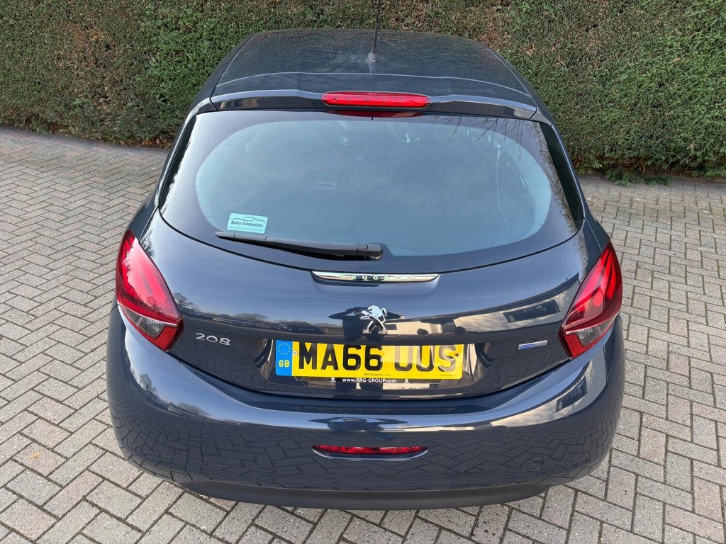 PEUGEOT 208