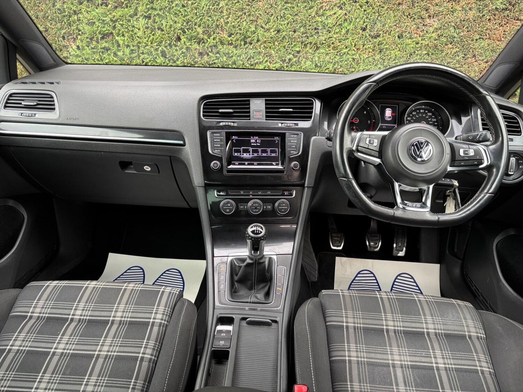 View VOLKSWAGEN GOLF 2.0 TDI BlueMotion Tech GTD