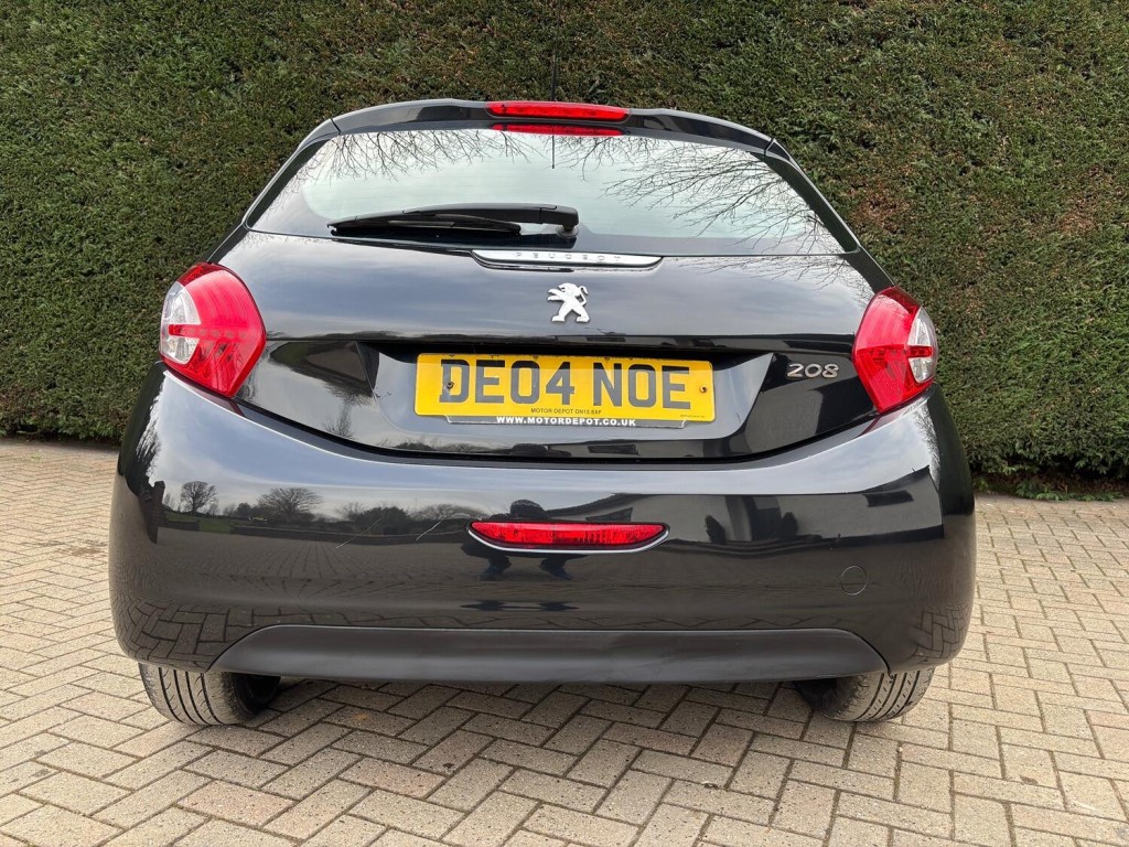 PEUGEOT 208