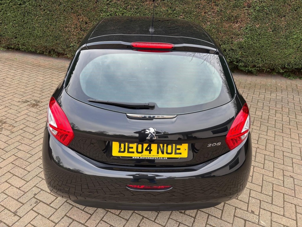 PEUGEOT 208