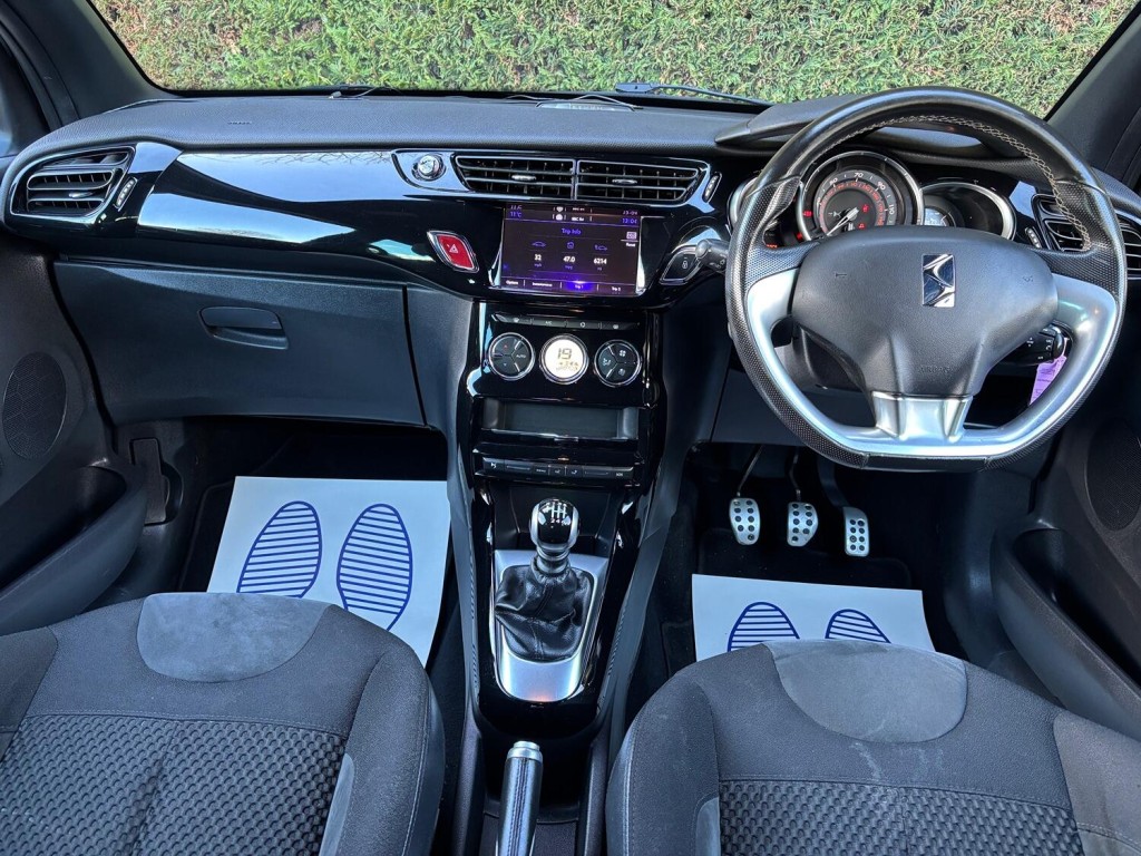 View DS AUTOMOBILES DS 3 1.2 PureTech Prestige