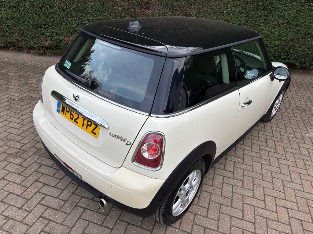 MINI HATCH
