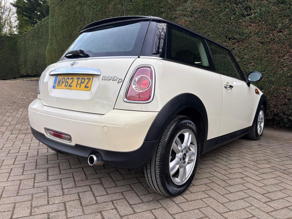 MINI HATCH