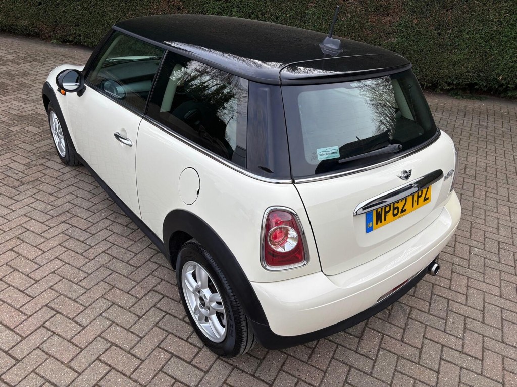 MINI HATCH