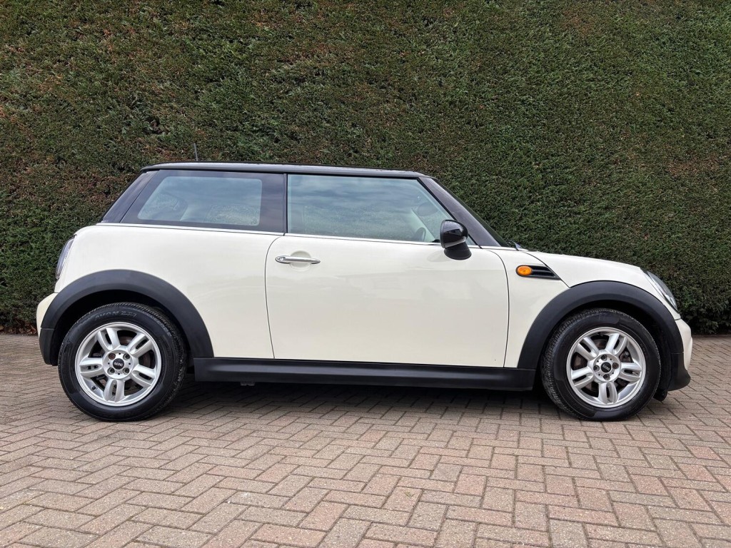 MINI HATCH