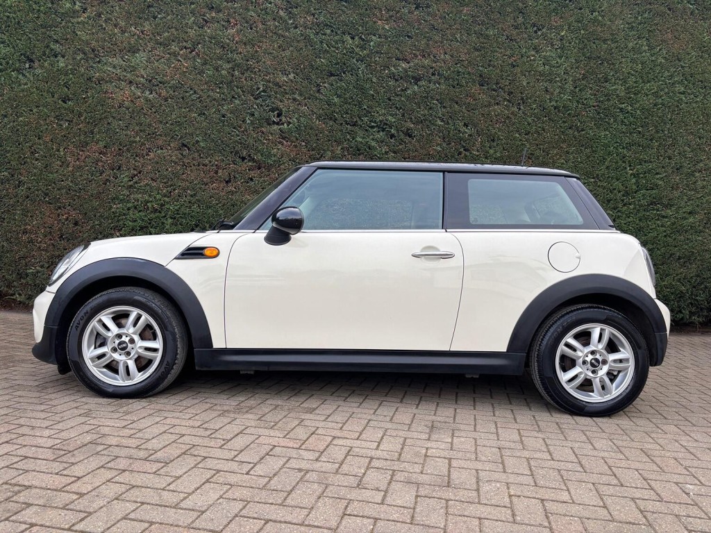 MINI HATCH