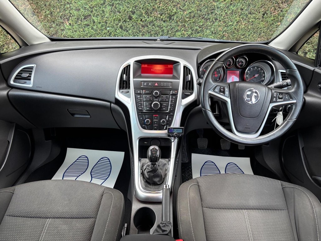 View VAUXHALL ASTRA 2.0 CDTi SRi
