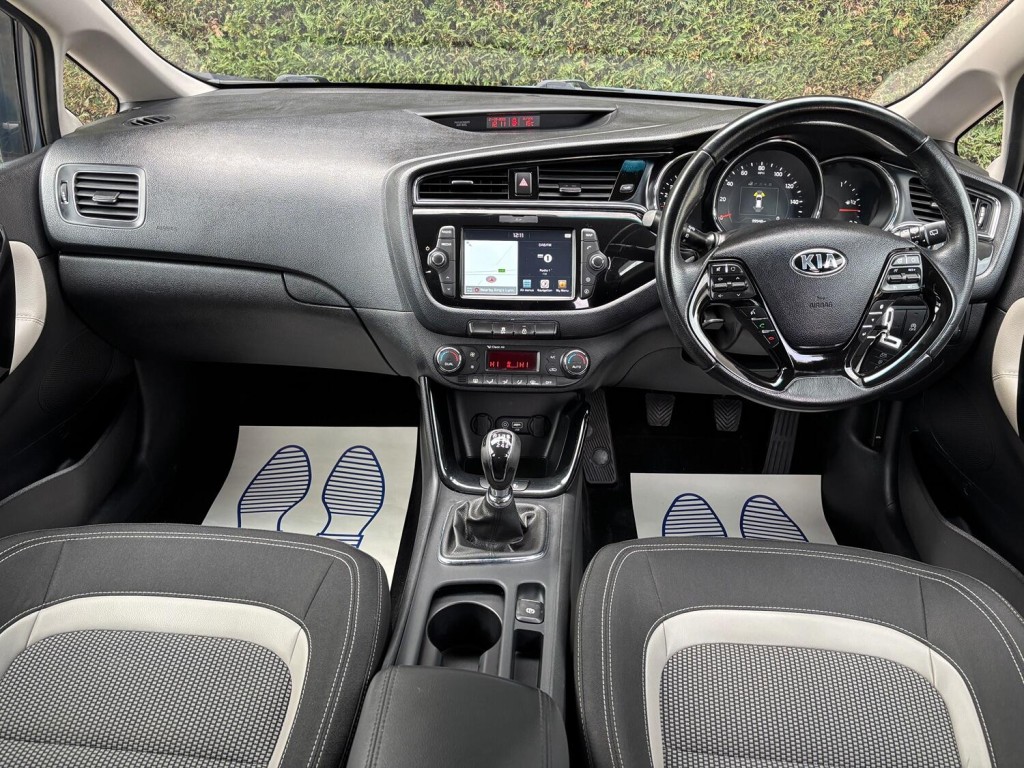 View KIA CEED 1.6 CRDi 3