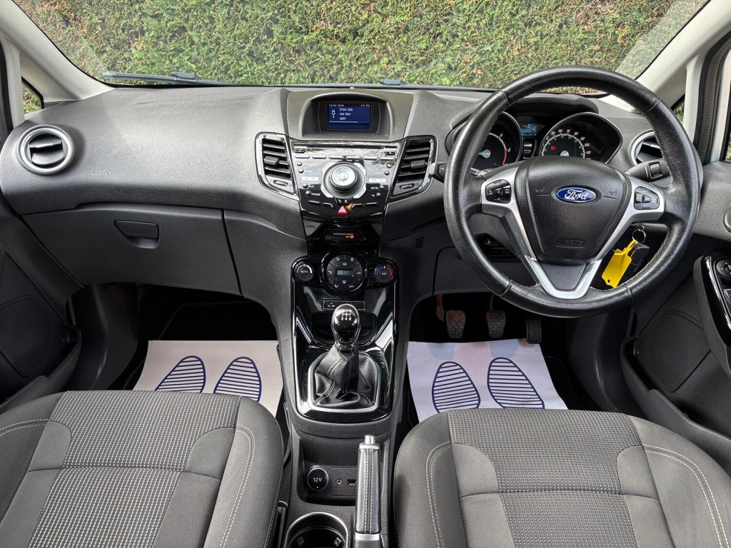 View FORD FIESTA 1.5 TDCi ECOnetic Titanium