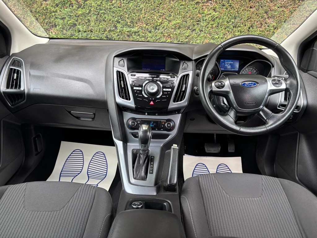 View FORD FOCUS 1.6 Titanium Navigator