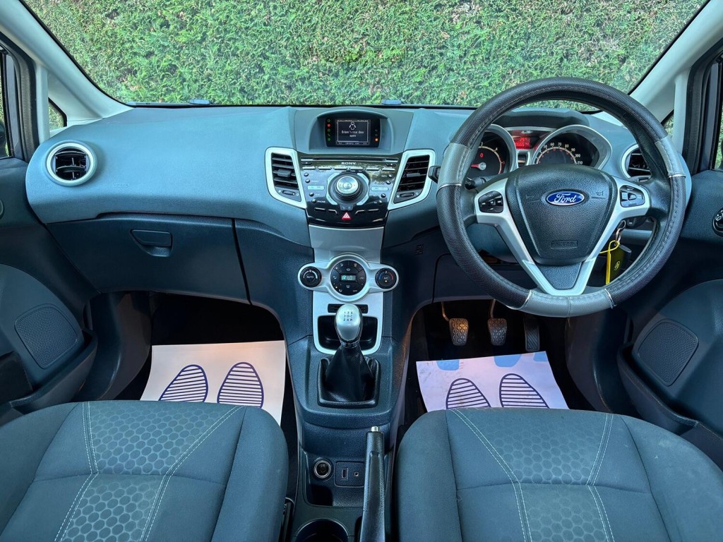 View FORD FIESTA 1.4 TDCi Titanium