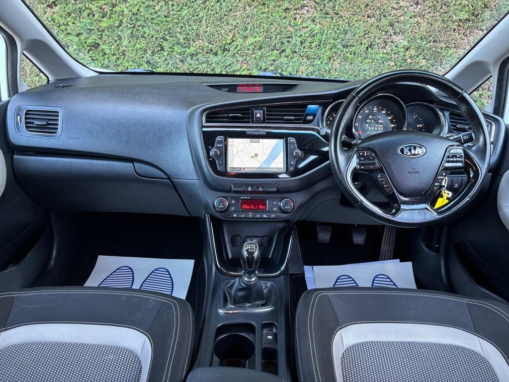 View KIA CEED 1.6 CRDi 3