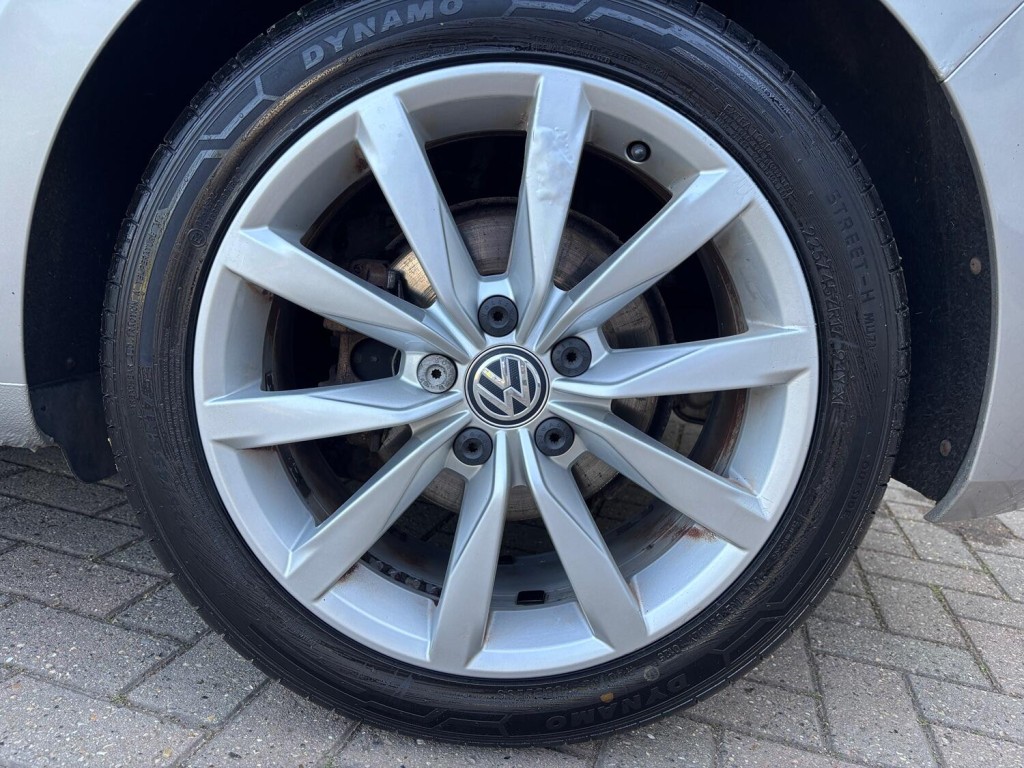 VOLKSWAGEN GOLF SV