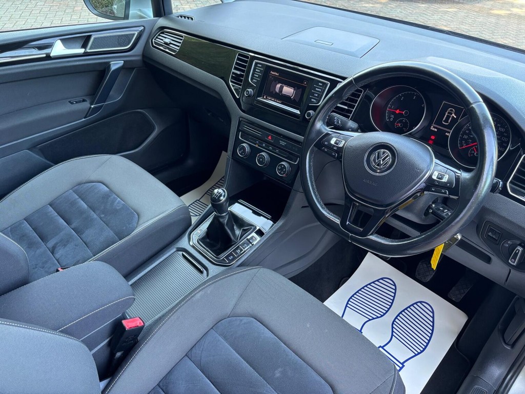 VOLKSWAGEN GOLF SV