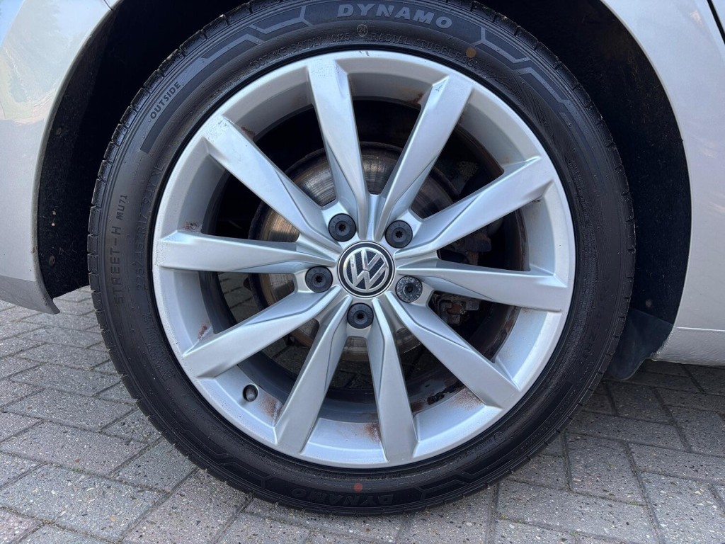 VOLKSWAGEN GOLF SV