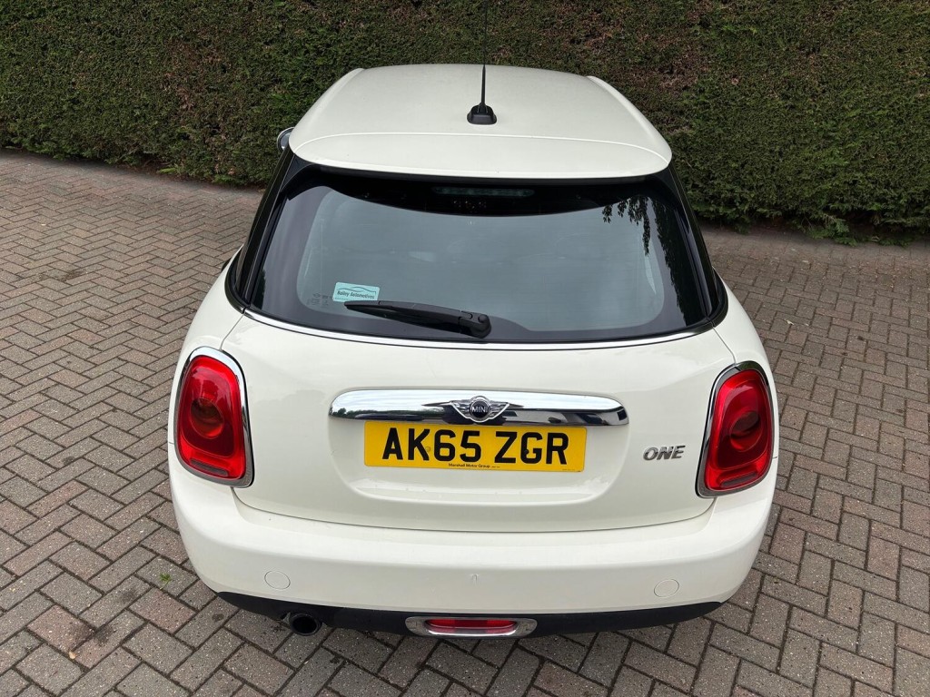 MINI HATCH