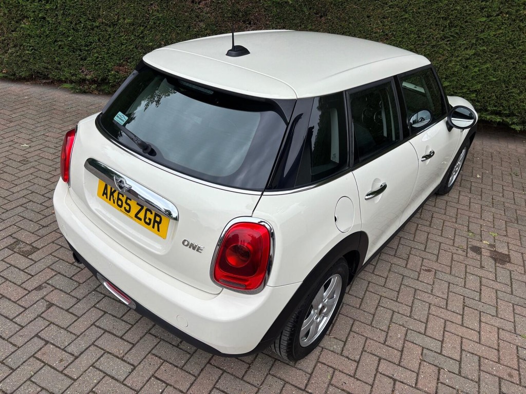 MINI HATCH