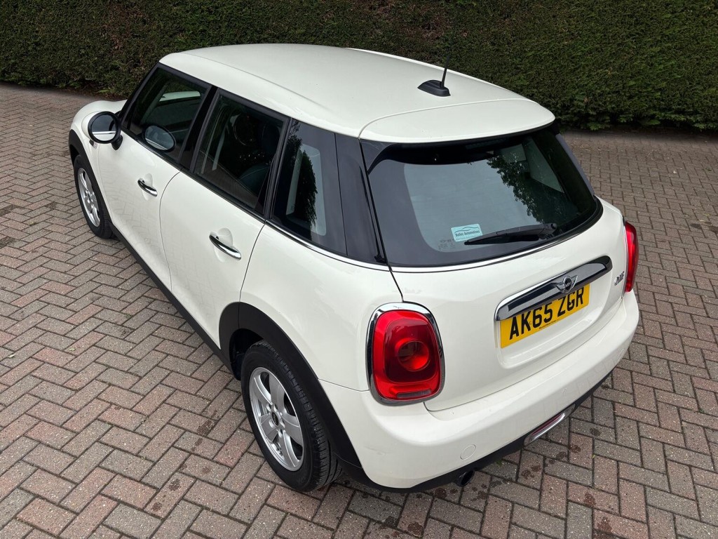MINI HATCH