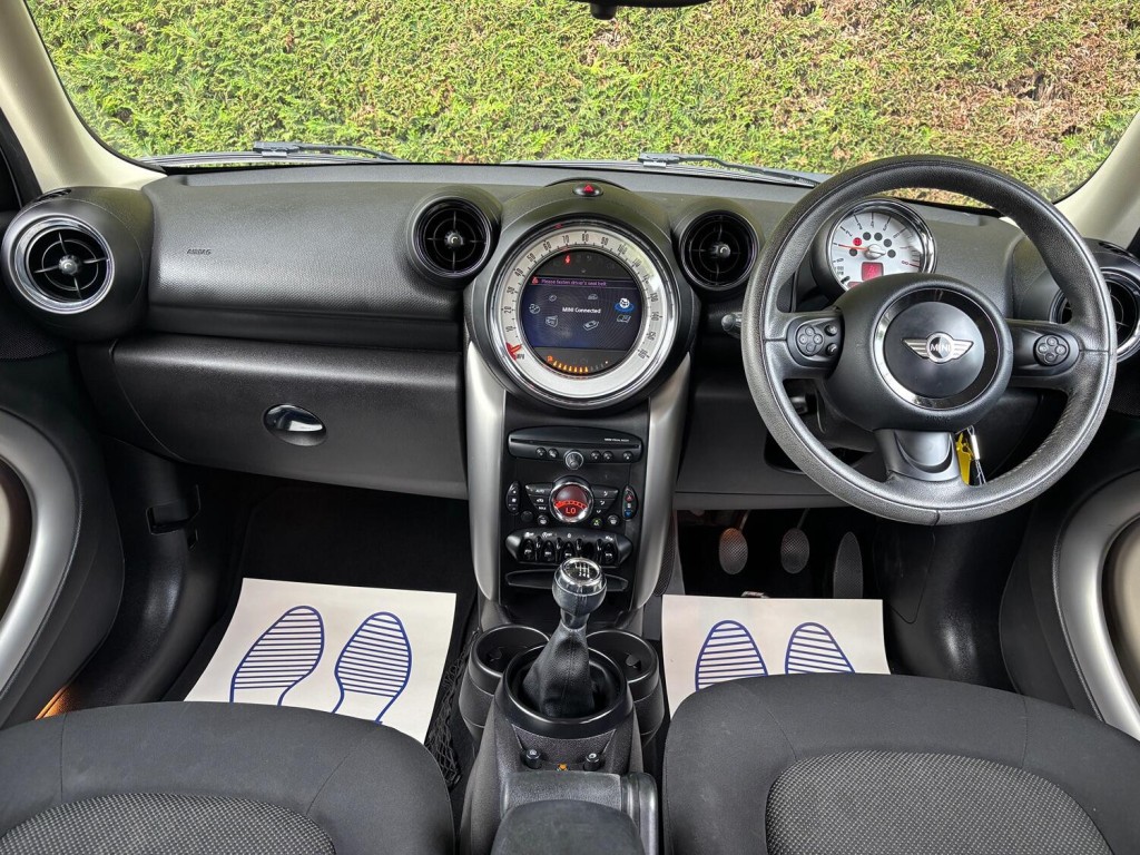 View BMW 1 SERIES 2.0 118d SE Sport 5-door