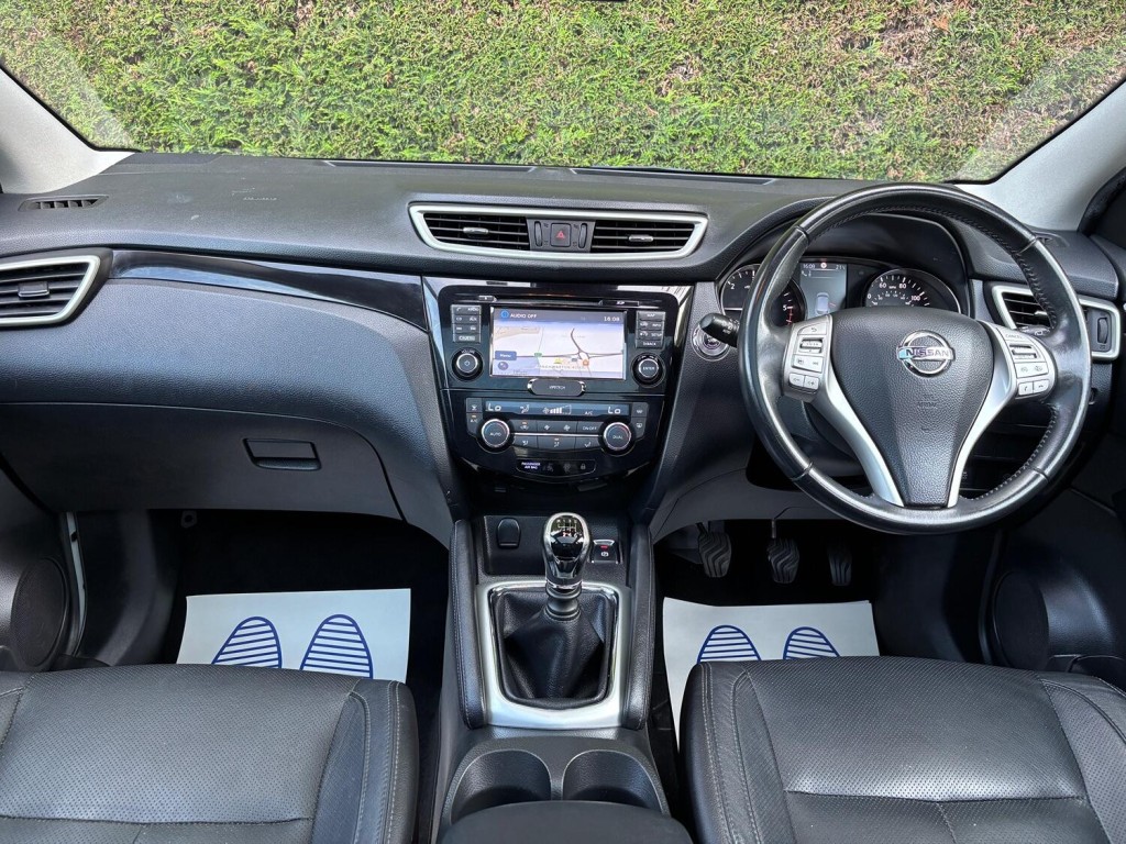 View NISSAN QASHQAI 1.5 dCi Tekna