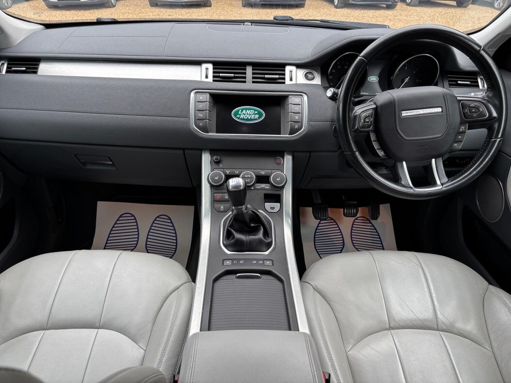 View LAND ROVER RANGE ROVER EVOQUE 2.0 TD4 SE